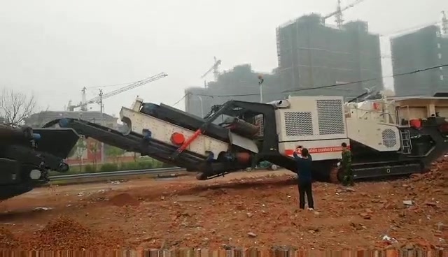 邁科路大型礦山機(jī)械進(jìn)出口,移動破碎站